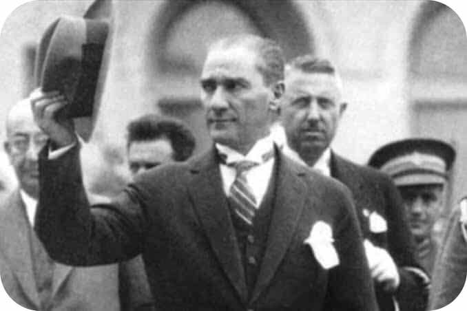 Atatürk Dönemi İç Politikada Neler Yaşandı?